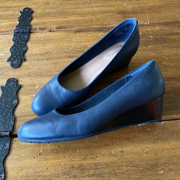 Clarks Shoes - Clarks Collection Flores Tulip Leather Wedge Heel Pump Blue 7.5